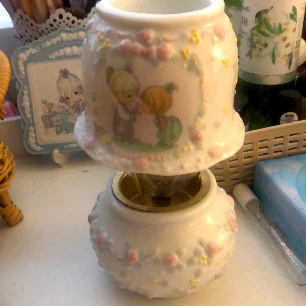 Hi, I’m selling a precious moments tea light candle holder